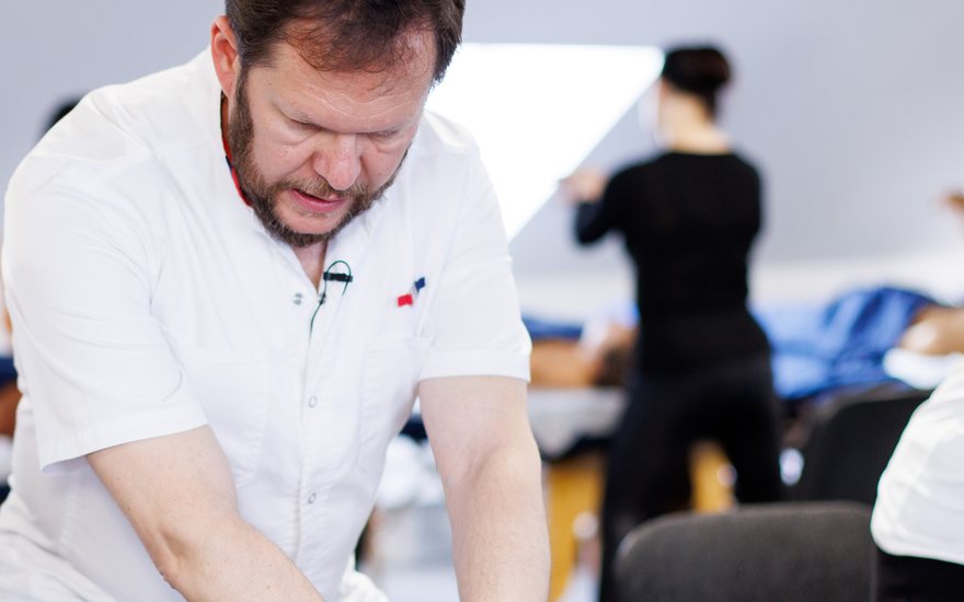 Level 1 seminar, Yakov corrects a student